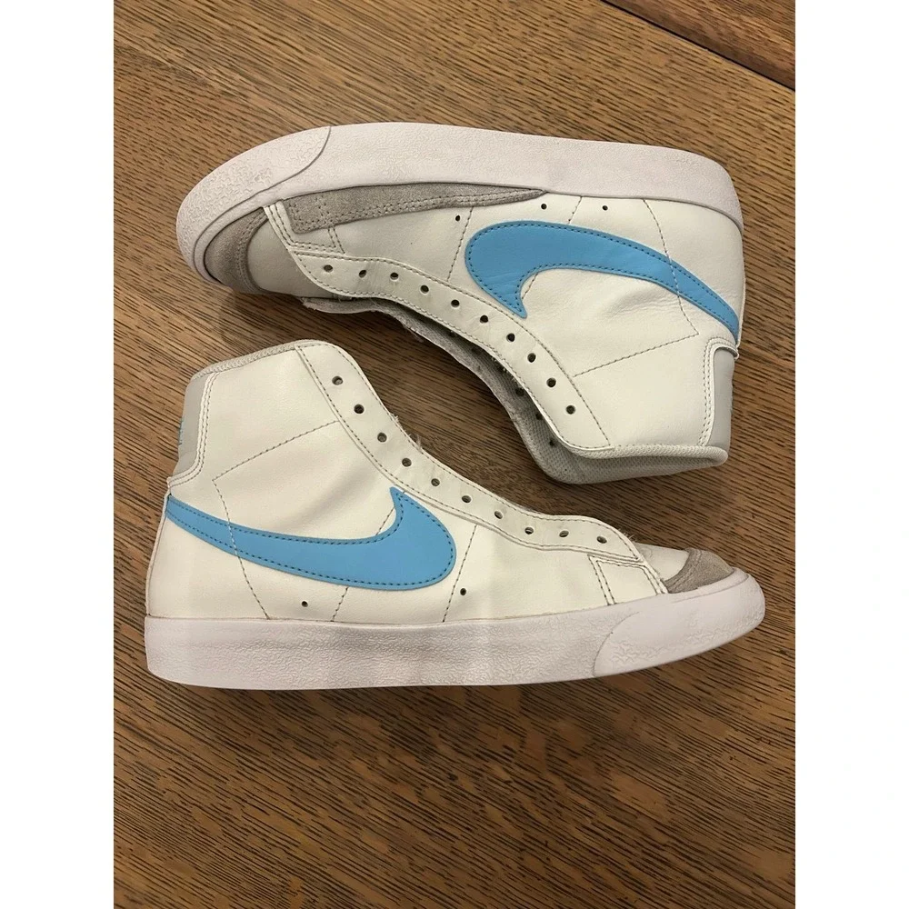 Nike Youth High-Top Sneakers‎ – Size 5
